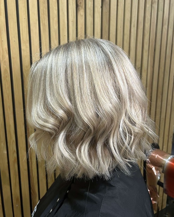 HAIRCUTS & STYLES